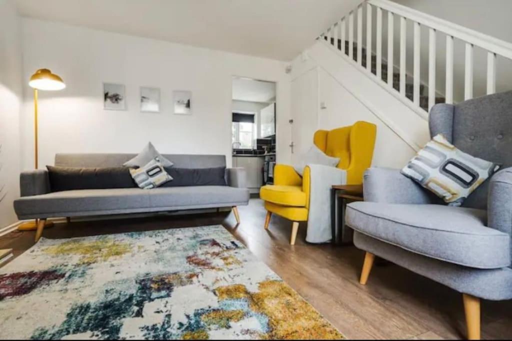 New Build House Near Trafford Centre With Drive Manchester Extérieur photo